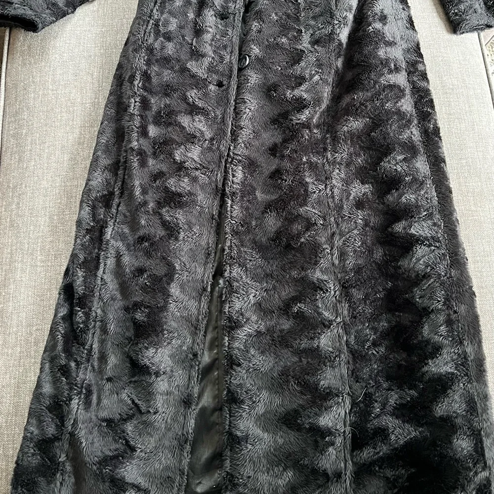Women’s long heavy black coat. No tags for brand or size. Fits like a xs/small - Picture 2 of 7